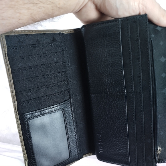 FOSSIL LEATHER MADDOX CLUTCH LEATHER WALLET TAUPE LEATHER WITH SNAP CLOSURE - Picture 8 of 13